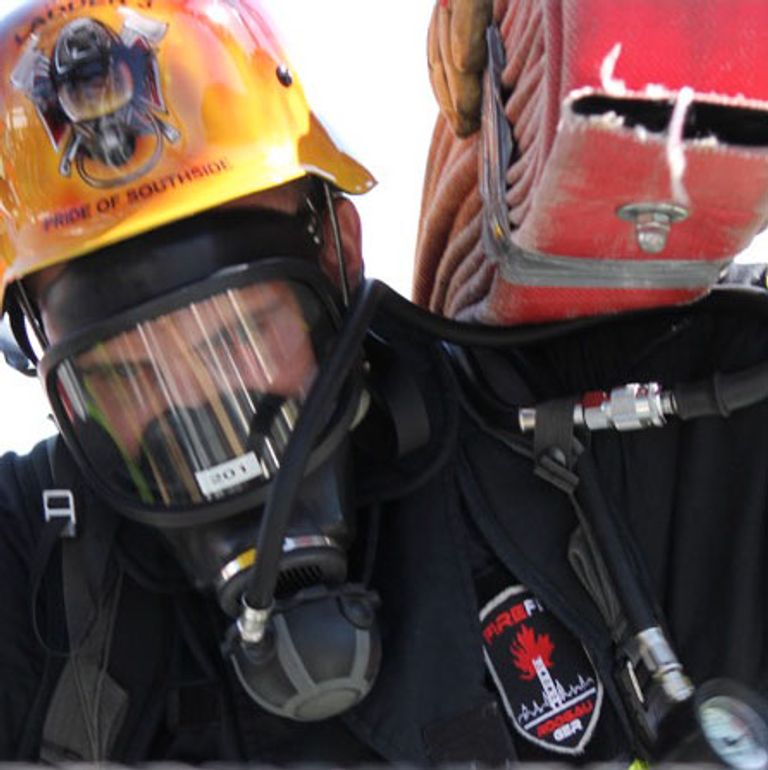 Feuerwehrmann von Firefit Rodgau bei der Arbeit